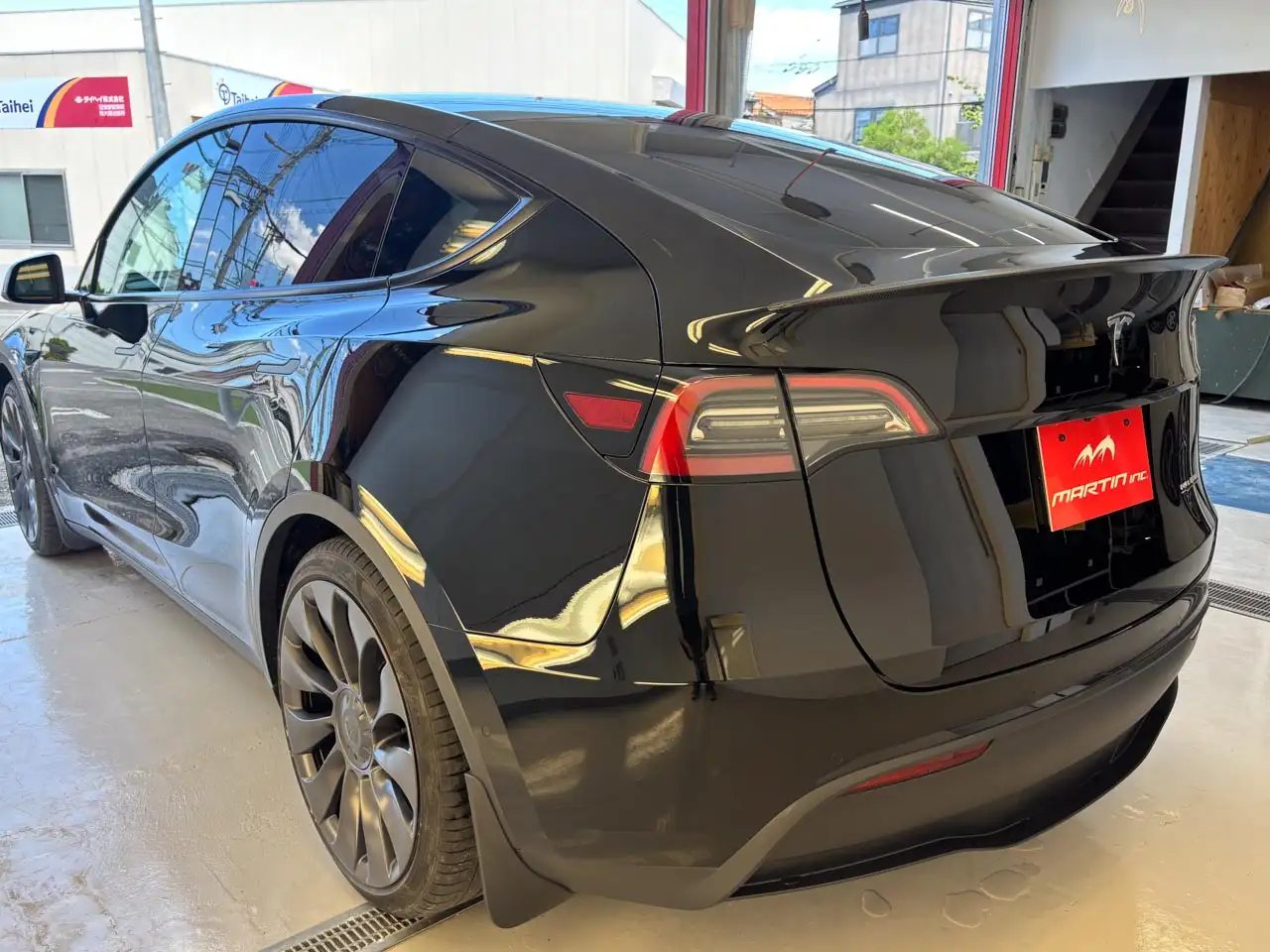 黒いテスラのリア
