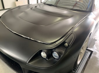黒いスポーツカーへ施工後